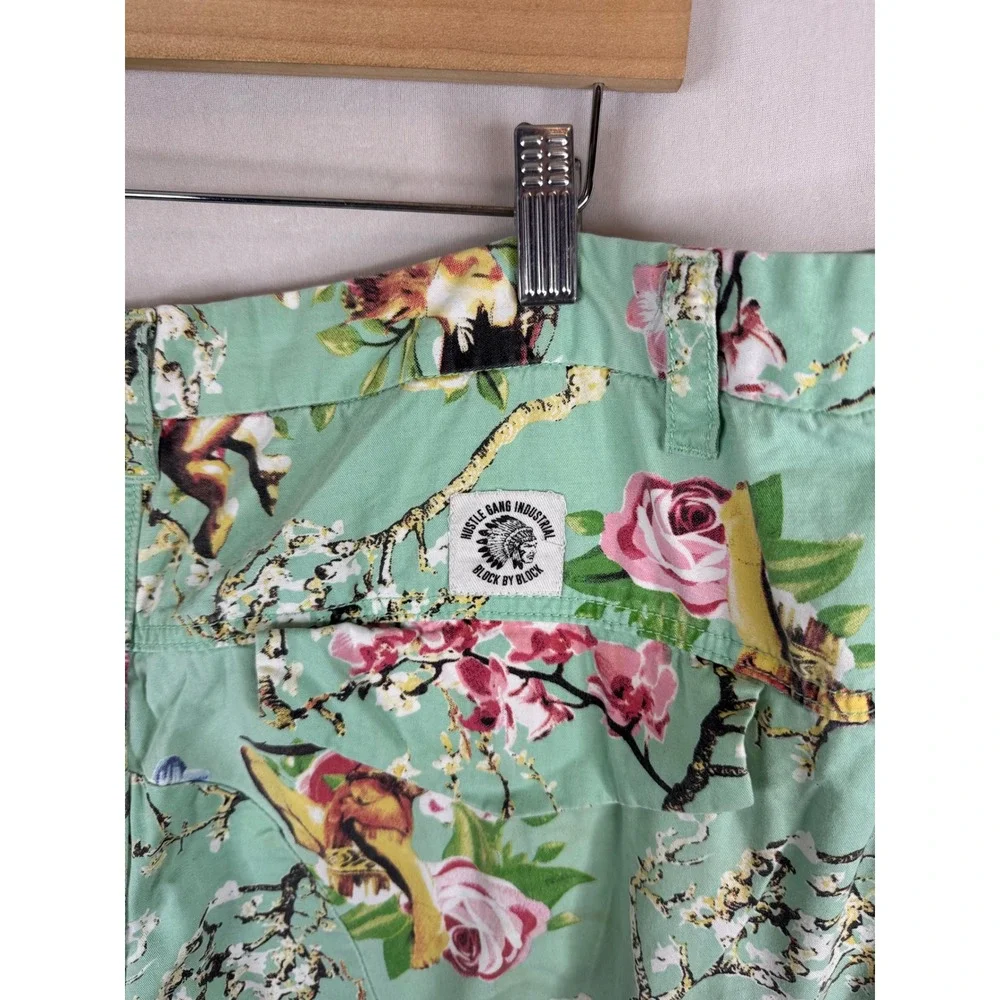 Hustle Gang Men Mint Green Pin Up Floral Graphic Cargo Shorts Size 36 Streetwear
